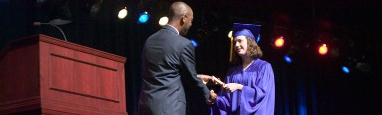 choisir tenue pour remise de diplôme